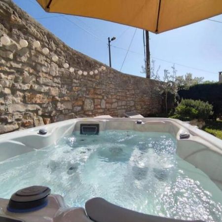 Apartment With Whirlpool And Bbq Near Porec Baderna Dış mekan fotoğraf