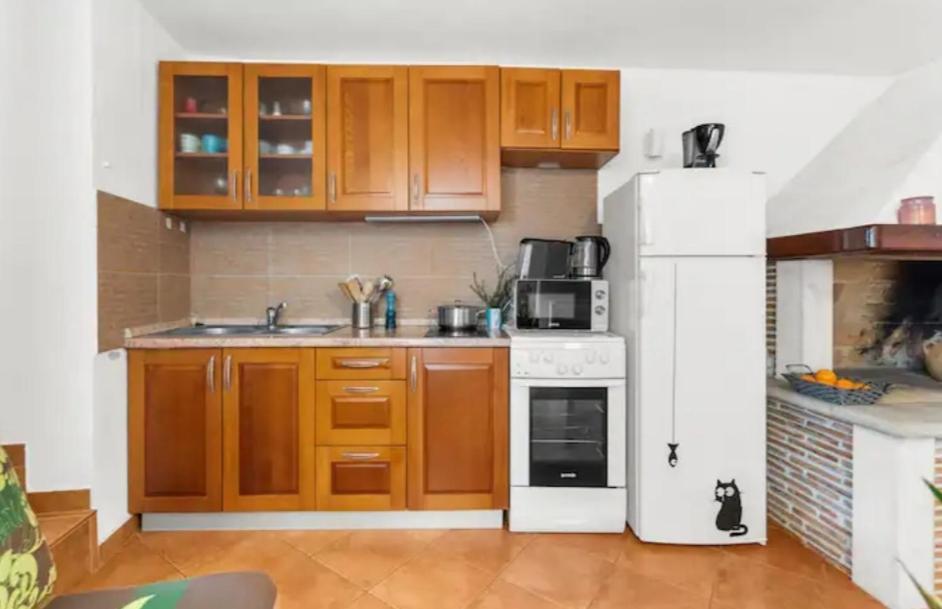 Apartment With Whirlpool And Bbq Near Porec Baderna Dış mekan fotoğraf